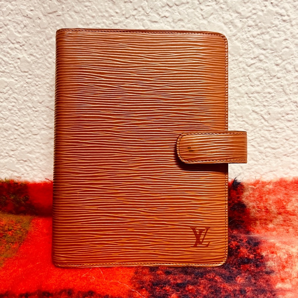 Louis Vuitton - Medium Ring Agenda Cover (MM)